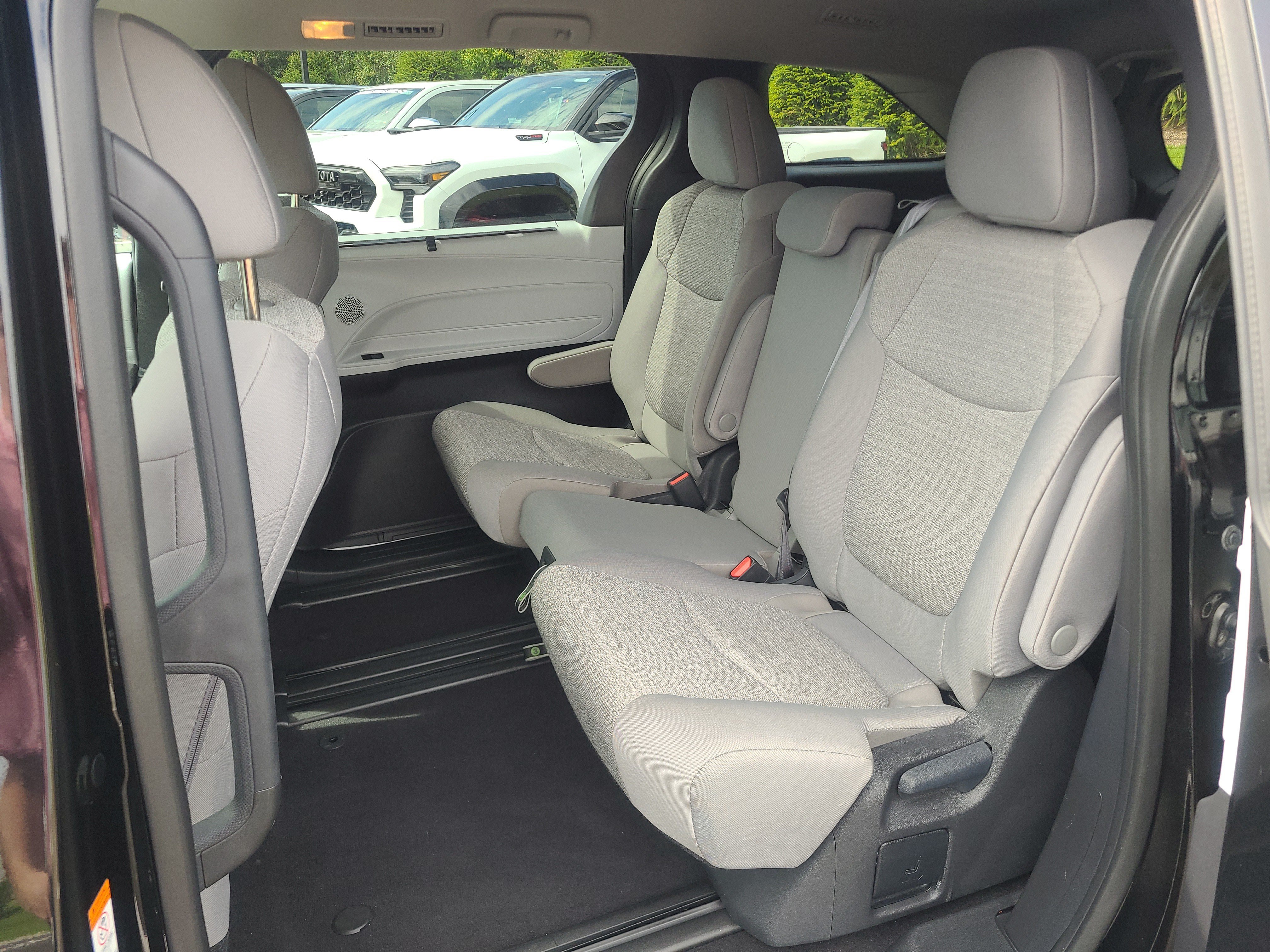 Certified 2025 Toyota Sienna LE FWD image 27