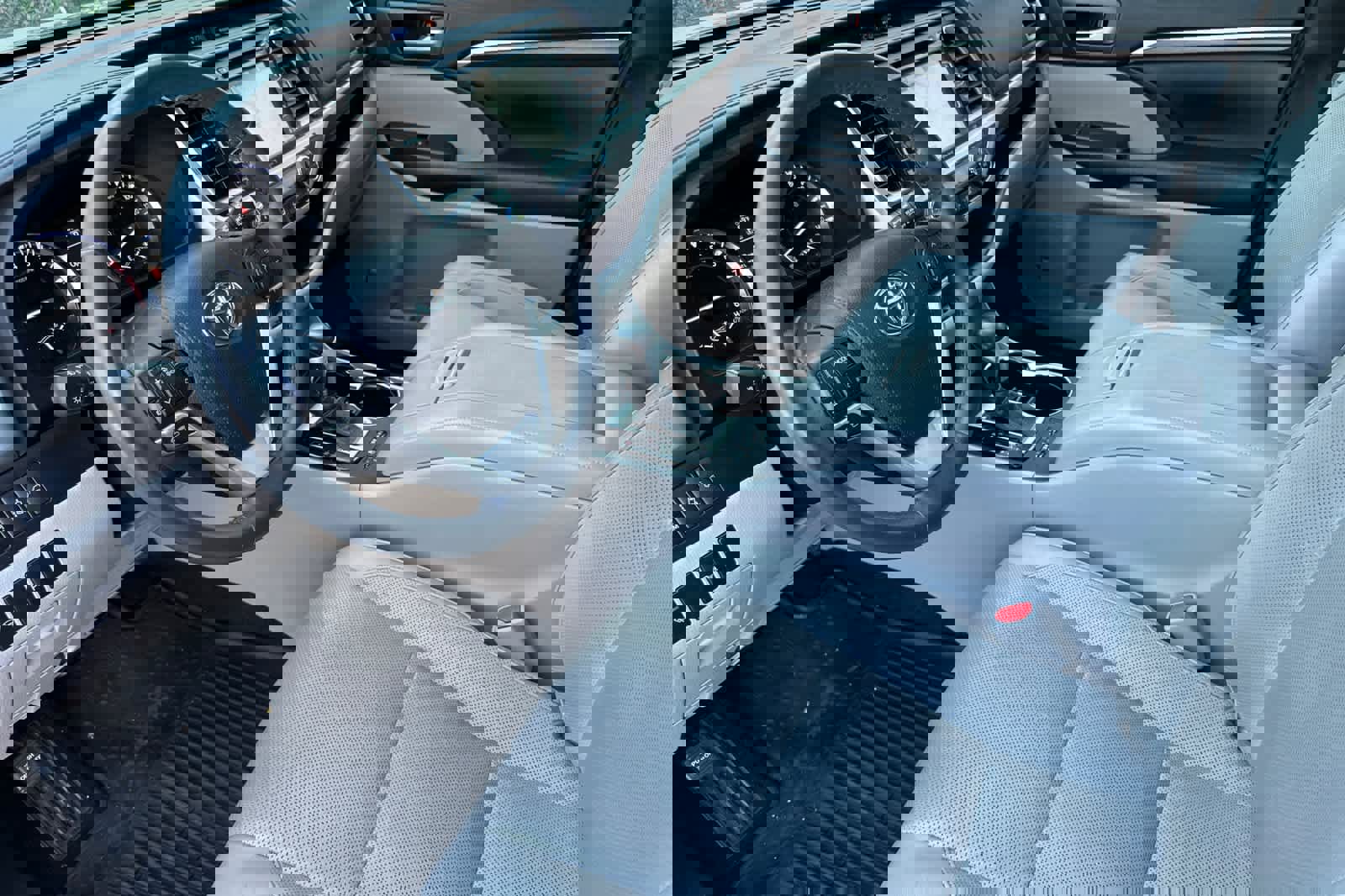 Used 2016 Toyota Highlander Limited image 11