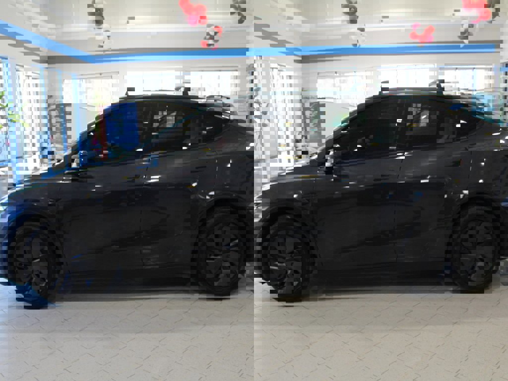 Used 2026 Tesla Model Y Long Range image 7