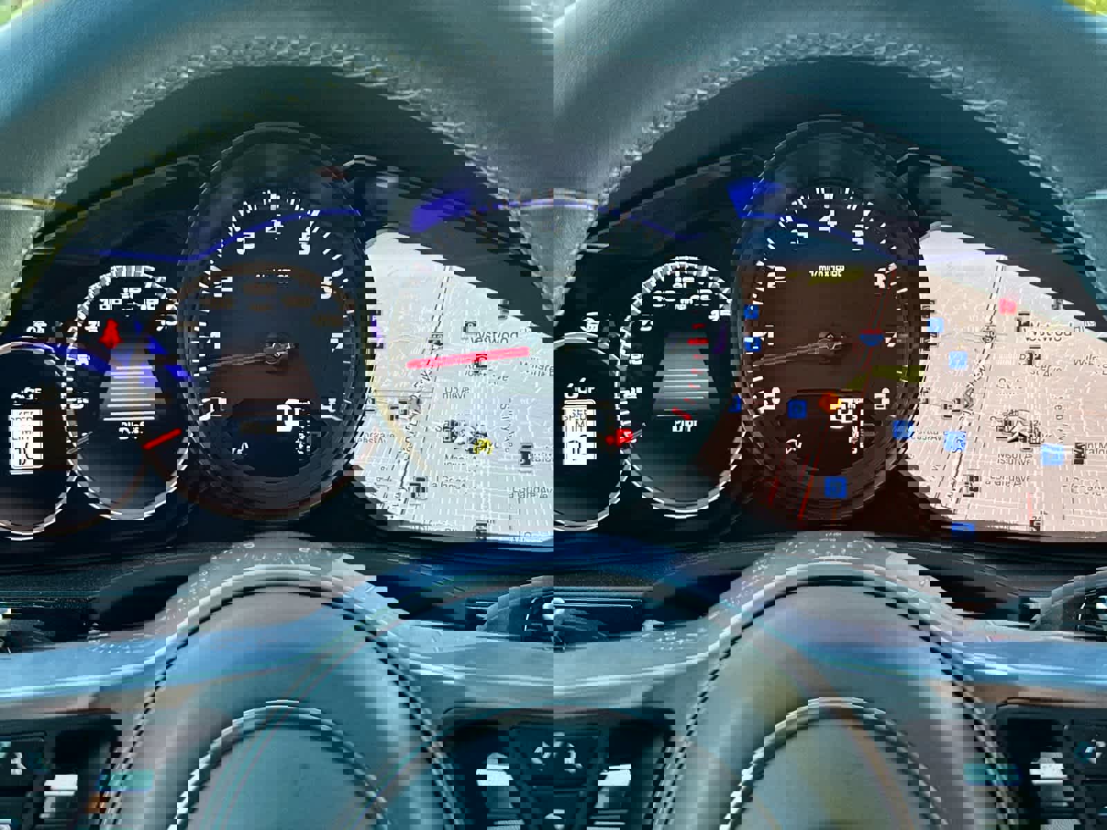 Certified 2023 Porsche Cayenne Platinum Edition w/ Towing Package w/o Tow Ball image 29