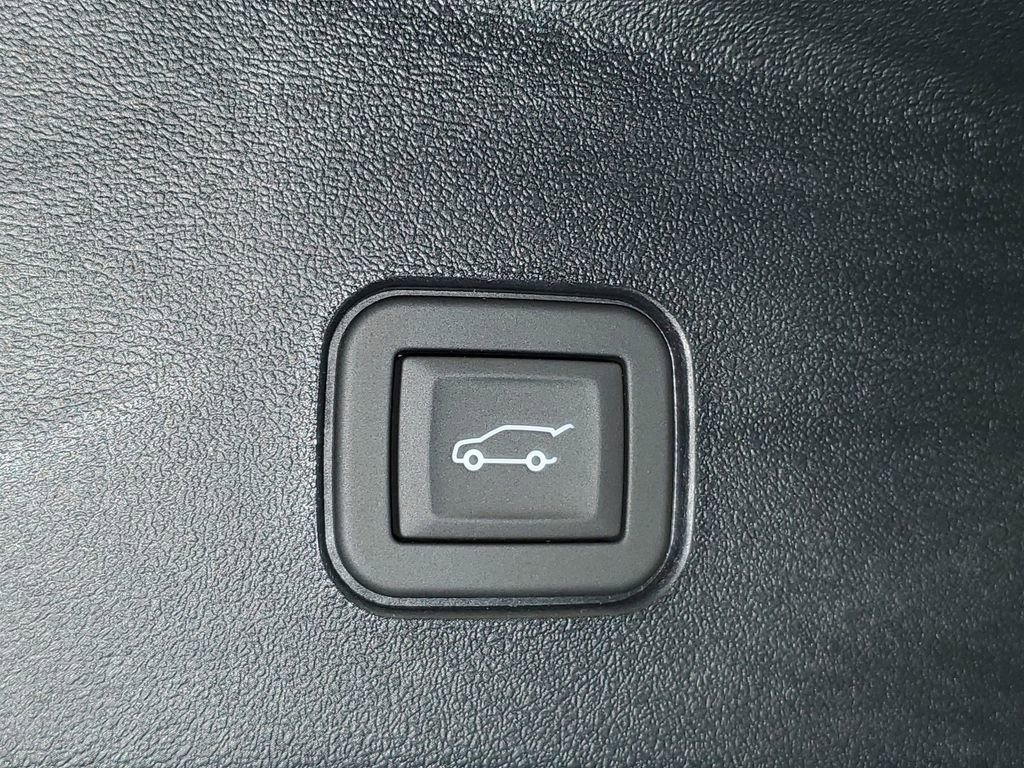 New 2026 Cadillac Vistiq Premium Luxury w/ LPO, Floor Liner Package image 8