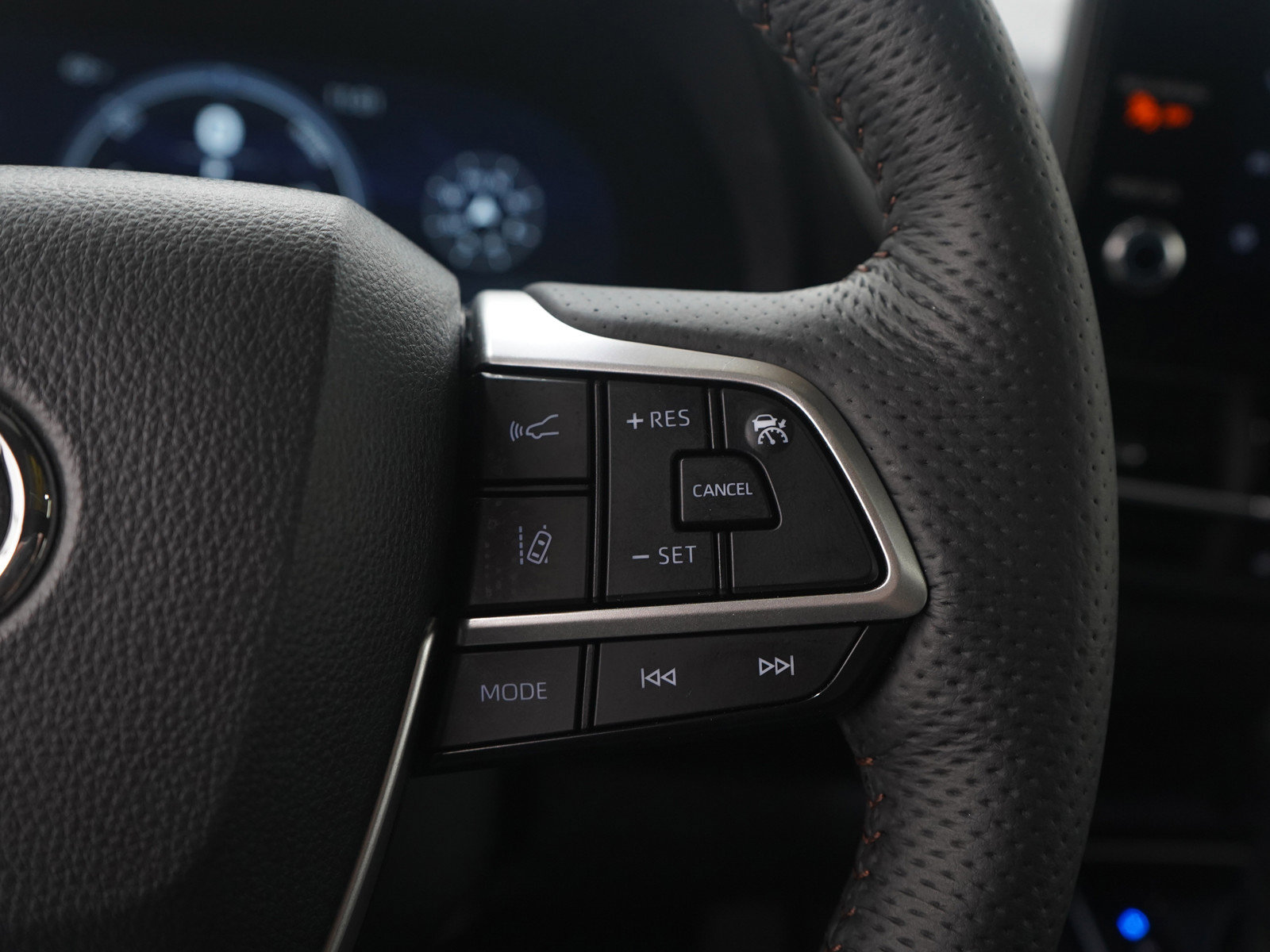 Used 2025 Toyota Sienna Platinum image 34