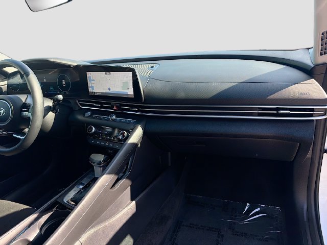 Used 2025 Hyundai Elantra SEL FWD image 29