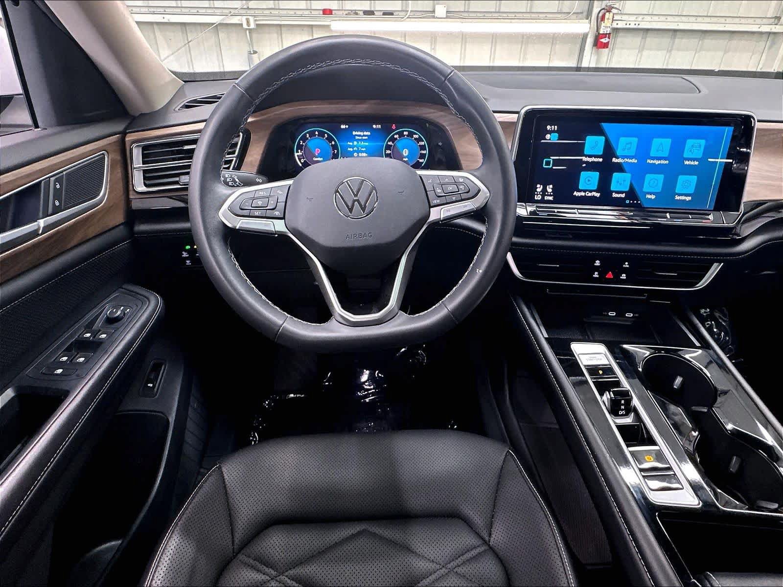 Used 2024 Volkswagen Atlas SE w/ Panoramic Sunroof Package AWD/4WD image 11