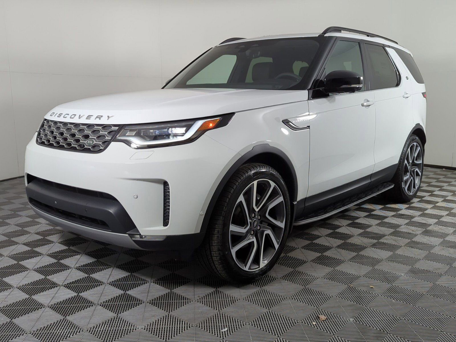 New 2025 Land Rover Discovery S
