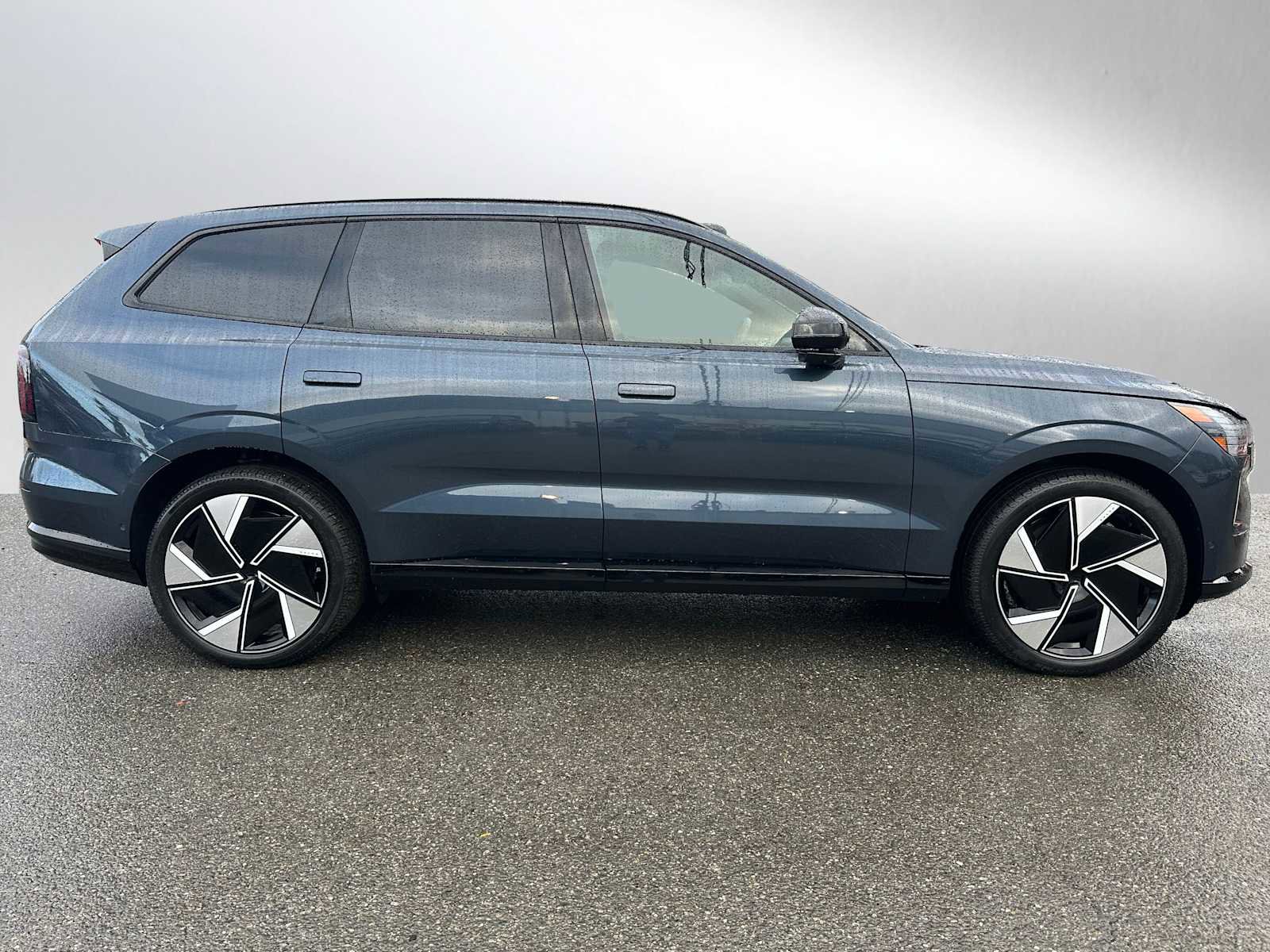 New 2025 Volvo EX90 Ultra w/ Protection Package Premier image 2