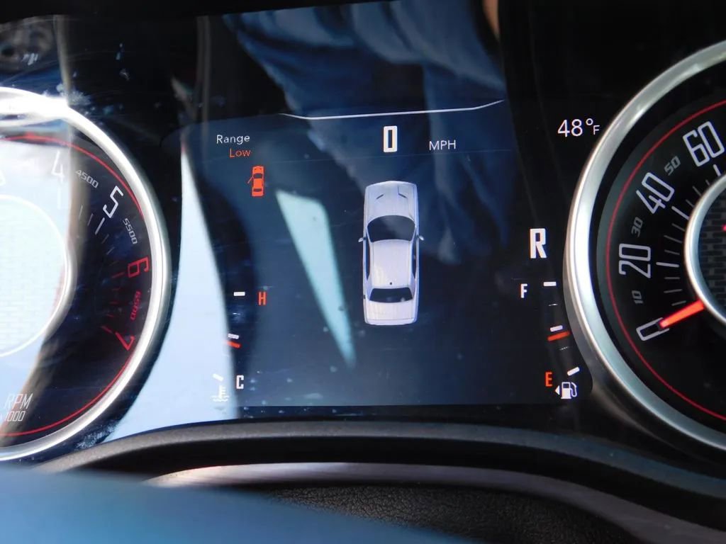 Used 2015 Dodge Challenger R/T Plus image 21