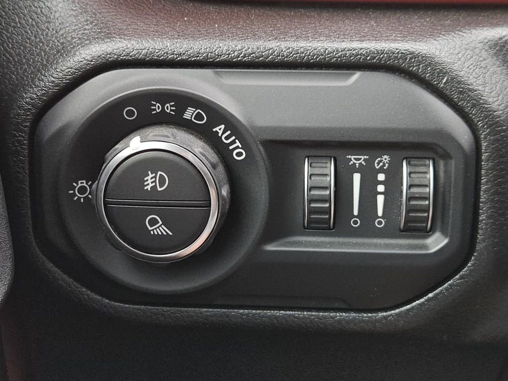 Used 2022 Jeep Gladiator Rubicon w/ Cold Weather Group image 17