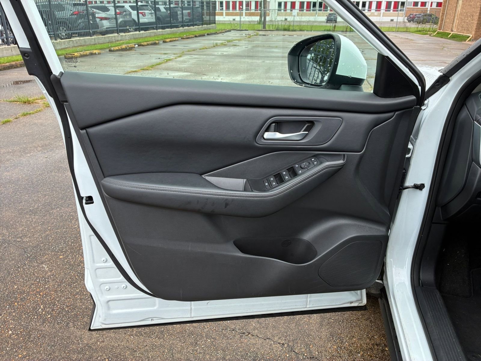 Used 2025 Nissan Rogue SV FWD image 15