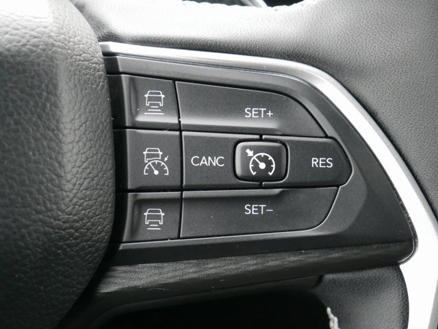 Used 2025 Jeep Grand Cherokee Altitude image 23