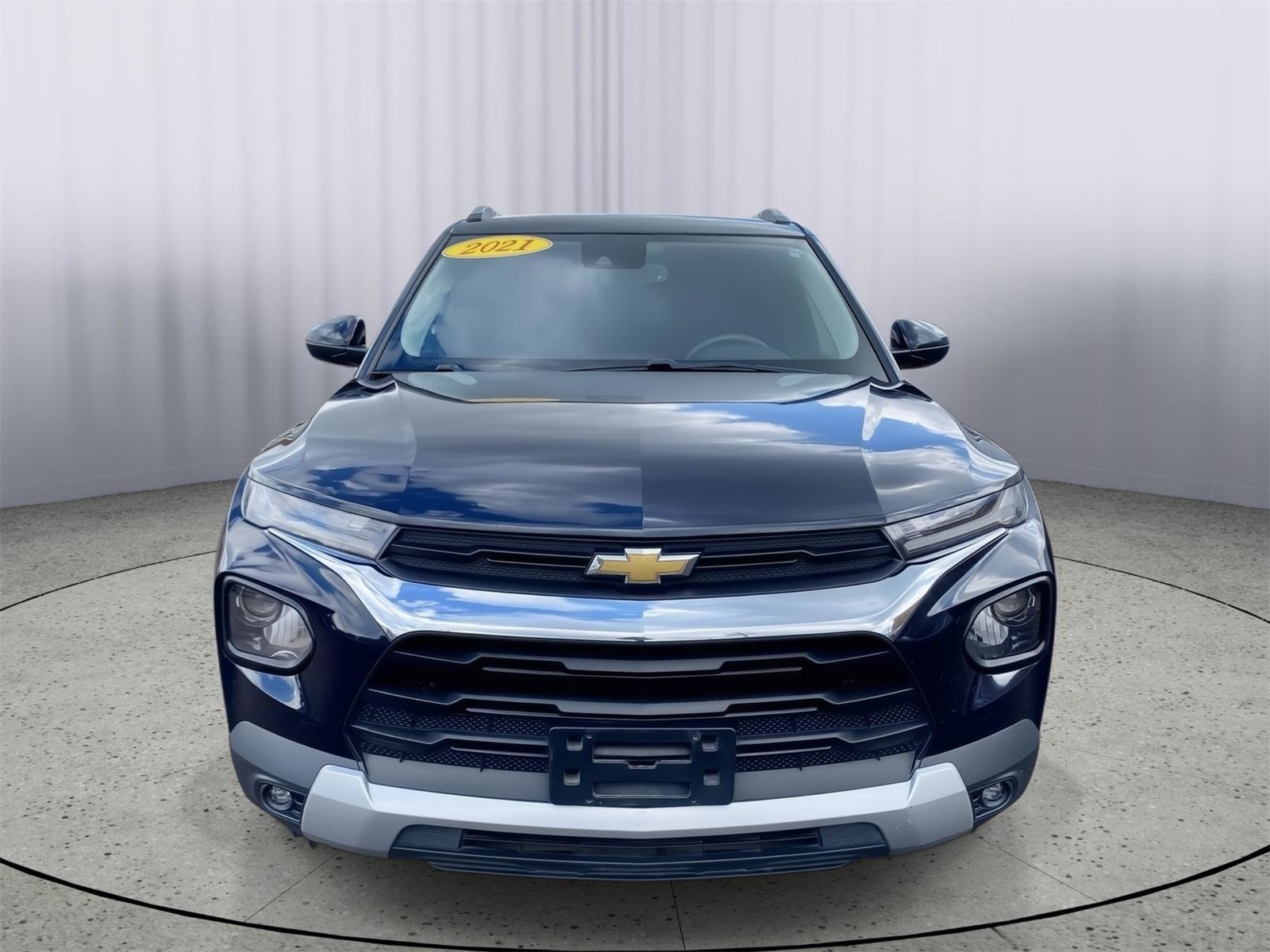 Used 2021 Chevrolet TrailBlazer LT w/ Convenience Package FWD image 2