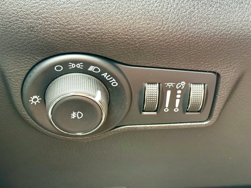 Used 2025 Jeep Compass Limited AWD/4WD image 26