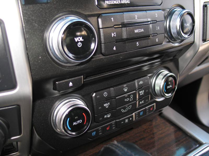 Used 2016 Ford F150 Platinum w/ Equipment Group 701A Luxury image 37