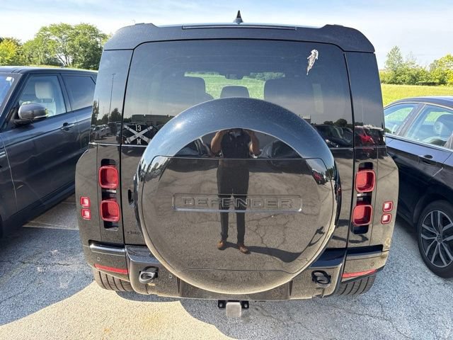 Used 2025 Land Rover Defender 110 X-Dynamic SE AWD/4WD image 4