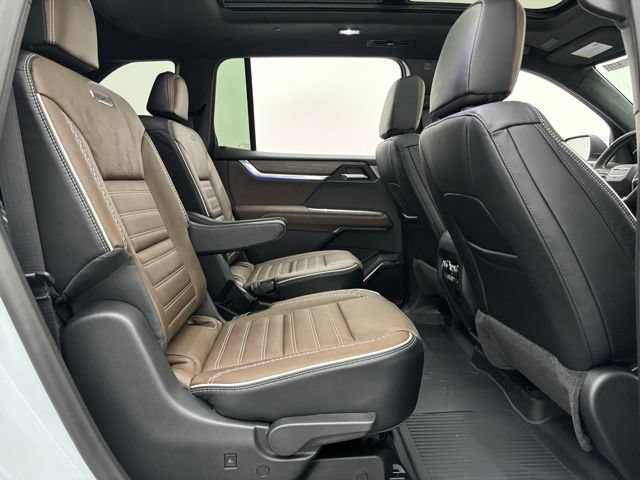 New 2026 GMC Acadia Denali Ultimate w/ LPO, Floor Liner Package AWD/4WD image 41
