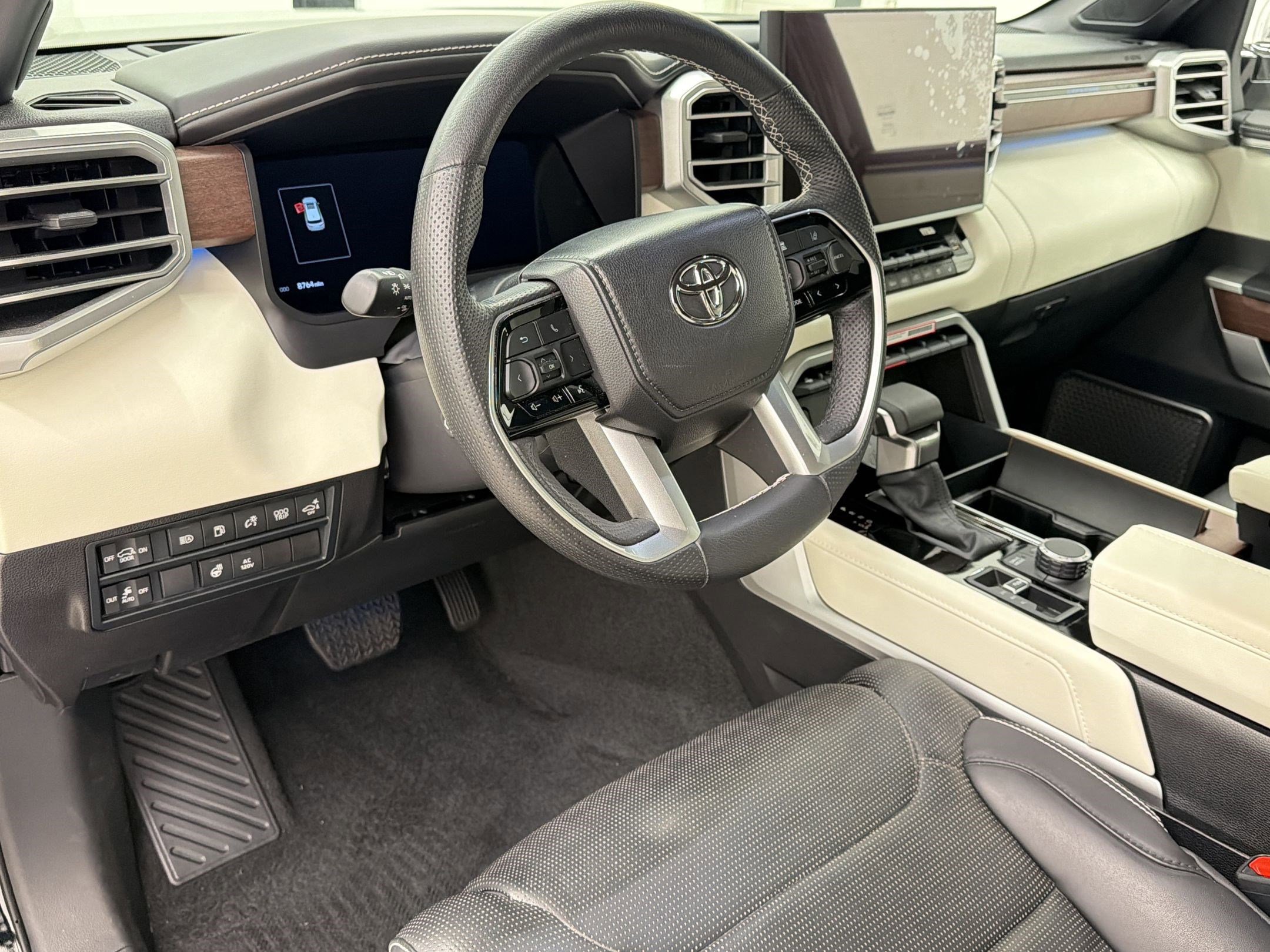 Used 2024 Toyota Sequoia Capstone AWD/4WD image 4