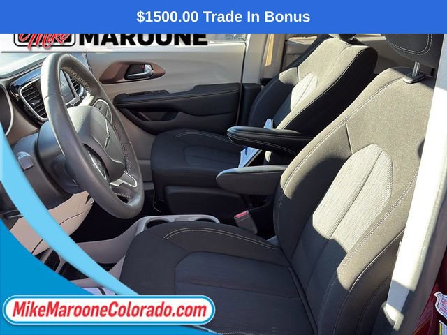 Used 2023 Chrysler Voyager LX image 10
