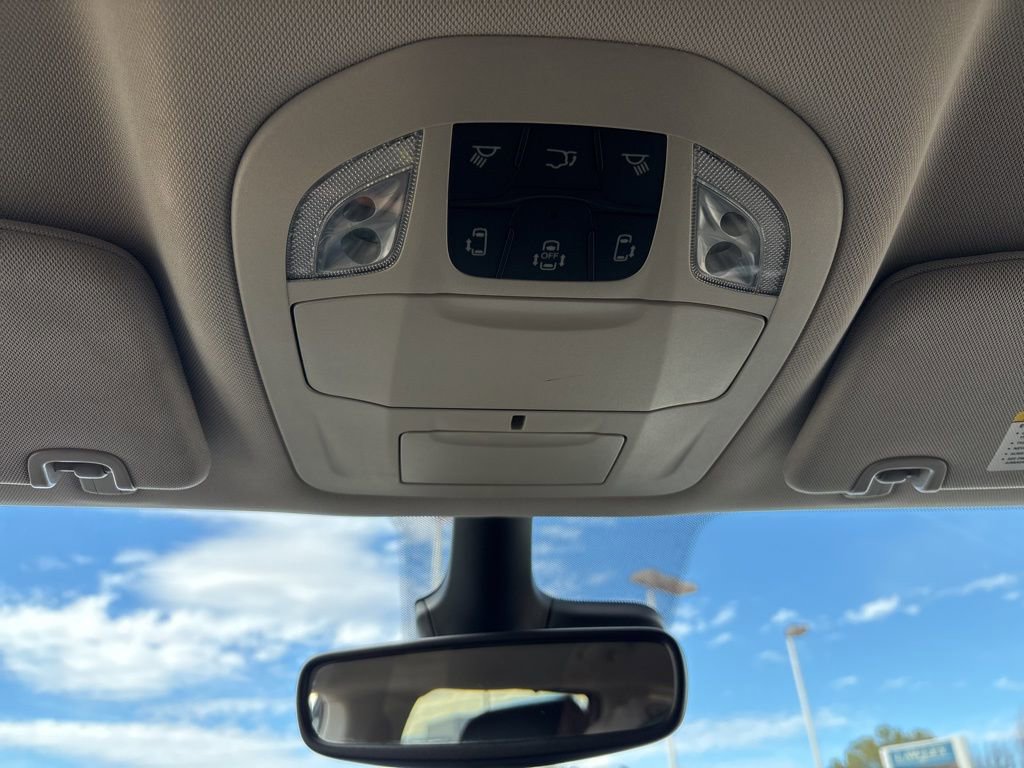 Used 2024 Chrysler Pacifica Touring-L image 35
