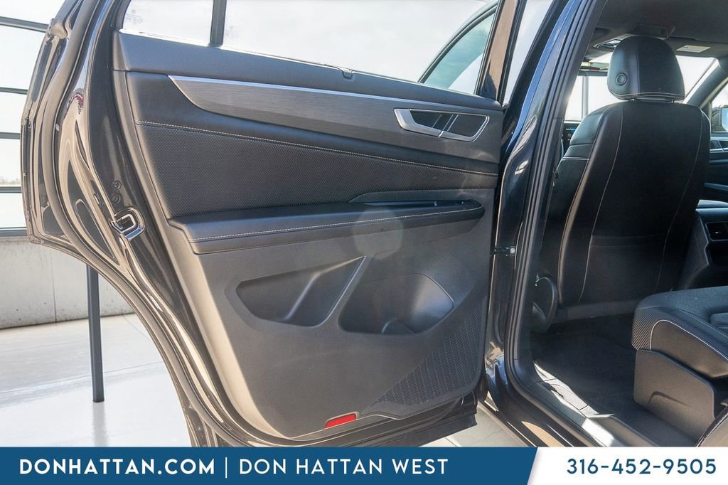 Used 2024 Volkswagen Atlas Cross Sport SE FWD image 17