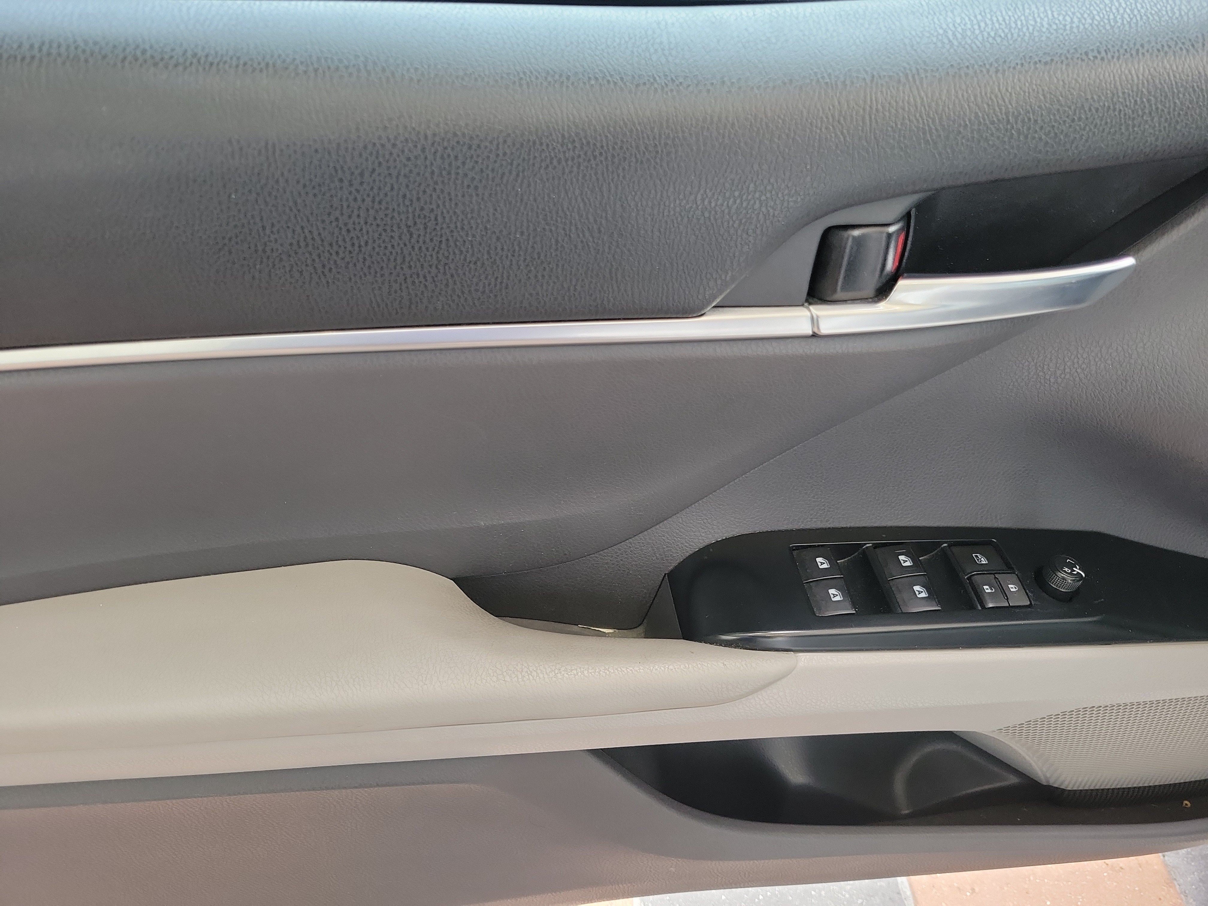 Used 2018 Toyota Camry SE w/ Convenience Package FWD image 17