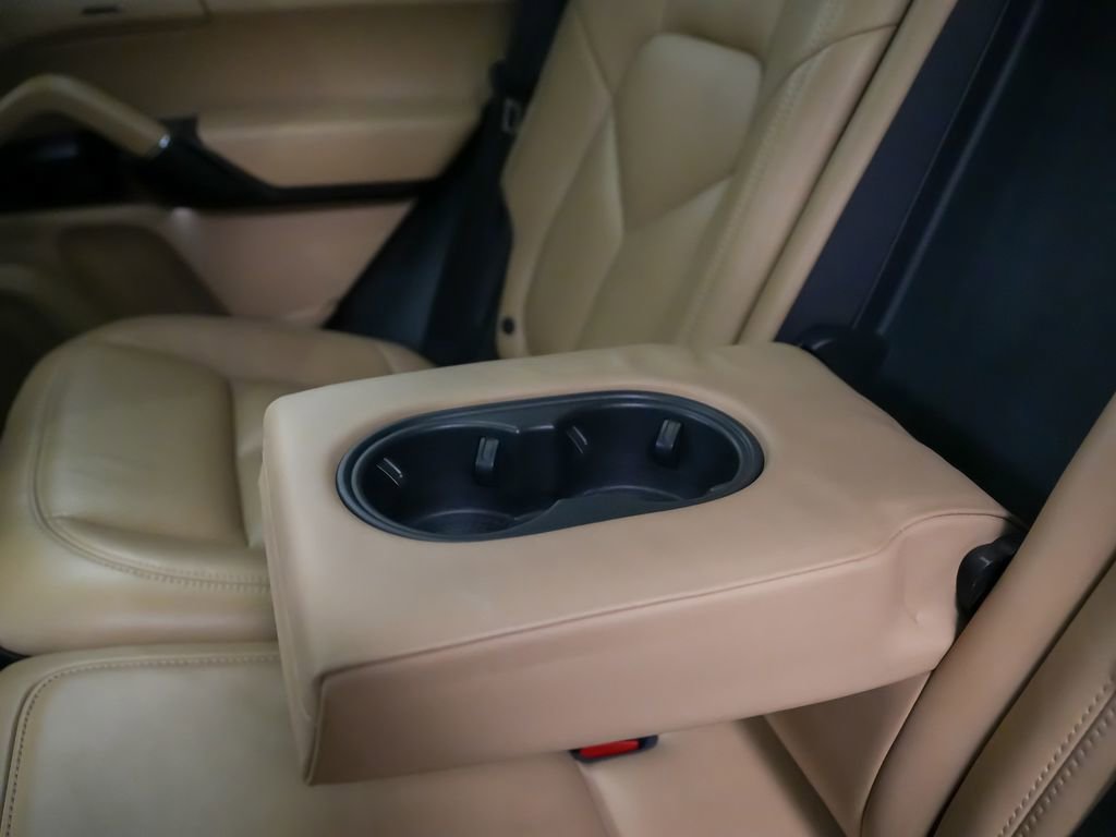 Used 2016 Porsche Cayenne image 18