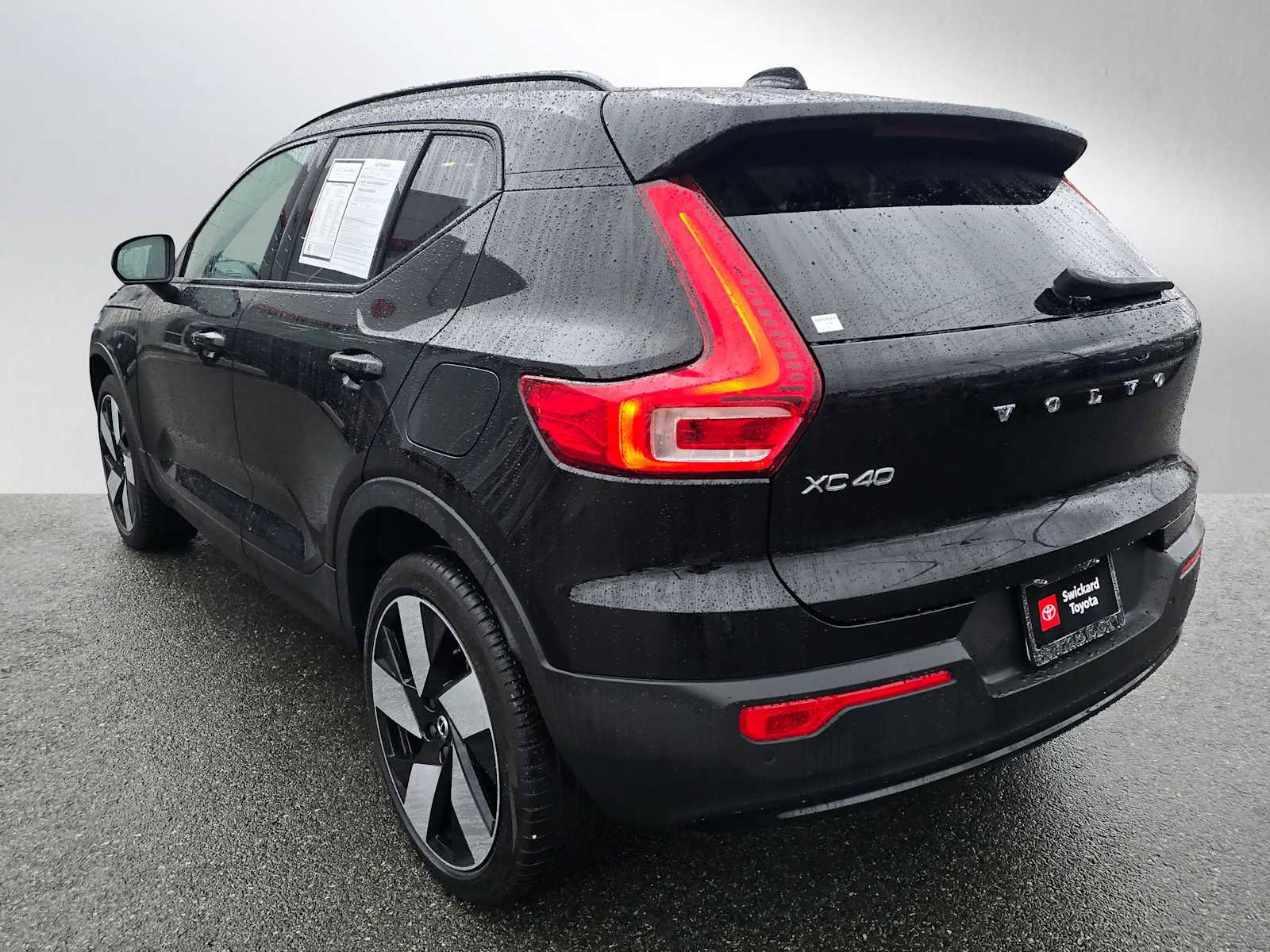 Used 2023 Volvo XC40 Recharge Ultimate w/ Protection Package Premier image 5