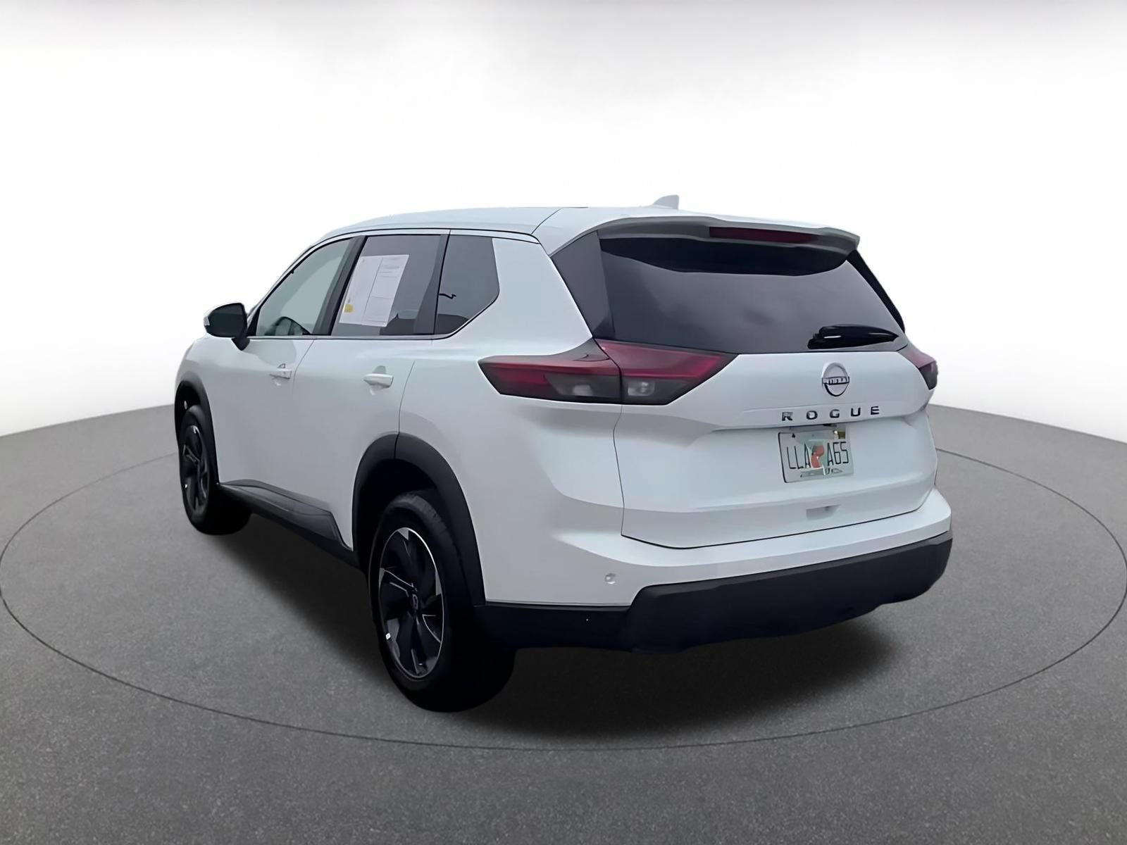 Used 2025 Nissan Rogue SV FWD image 11