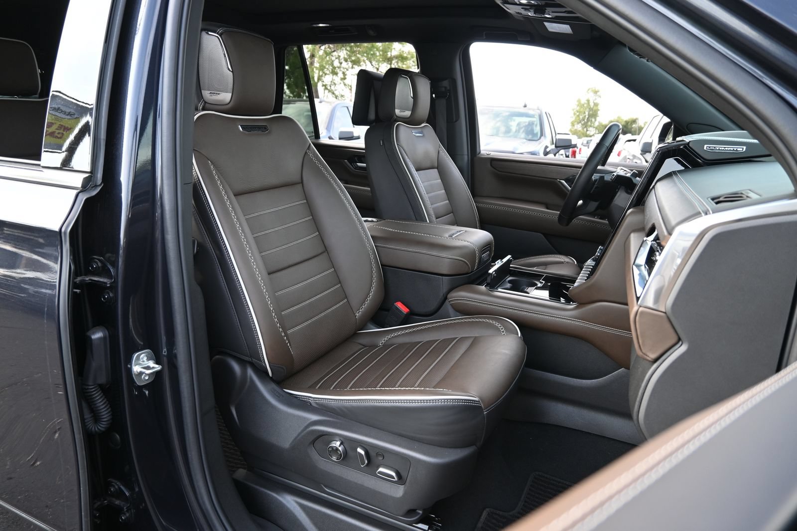 Used 2025 GMC Yukon Denali Ultimate AWD/4WD image 27