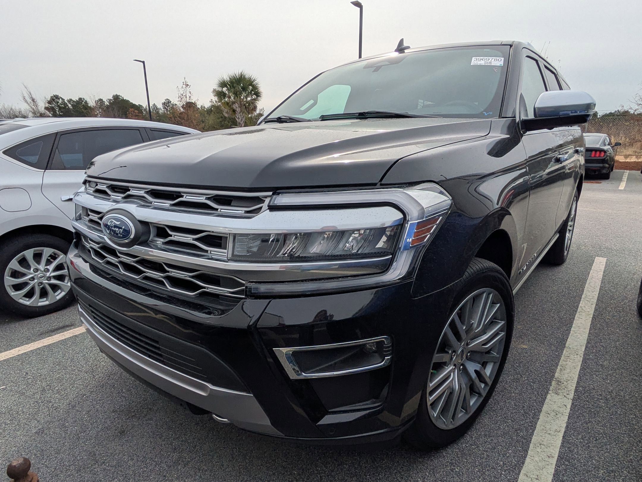 Used 2023 Ford Expedition Platinum image 2