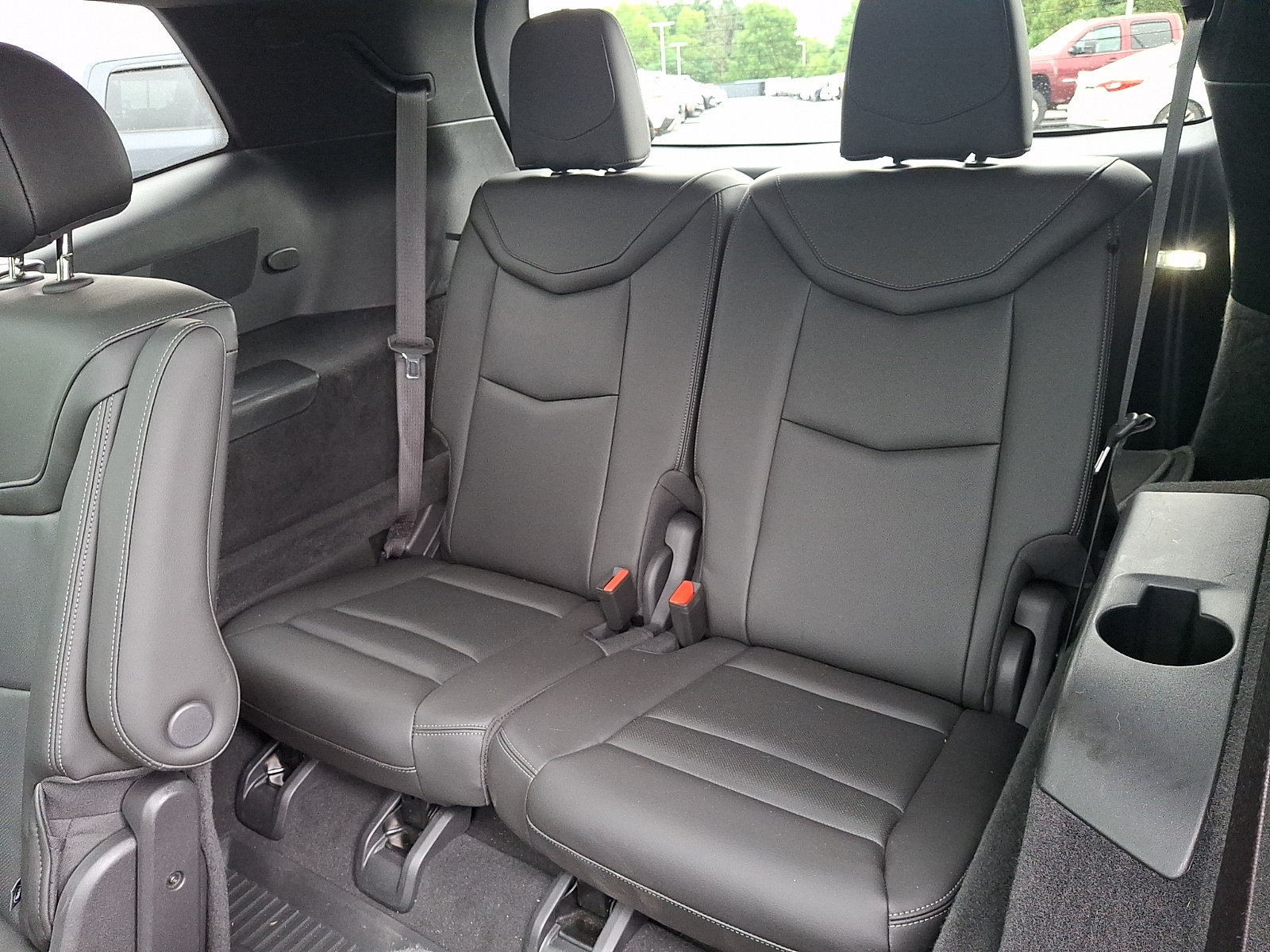 Used 2022 Cadillac XT6 Premium Luxury w/ LPO, Floor Liner Package AWD/4WD image 10