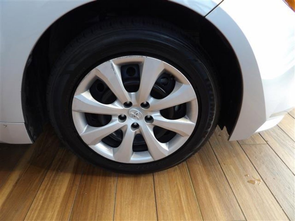 Used 2022 Toyota Corolla LE image 4