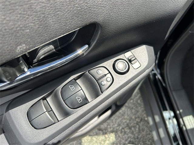 Used 2024 Nissan Kicks SR w/ SR Premium Package image 16