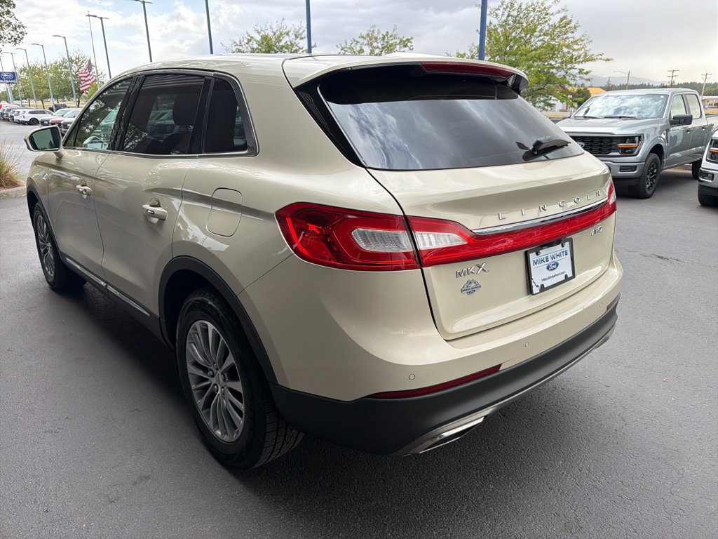 Used 2016 Lincoln MKX Select w/ Select Plus Package AWD/4WD image 14