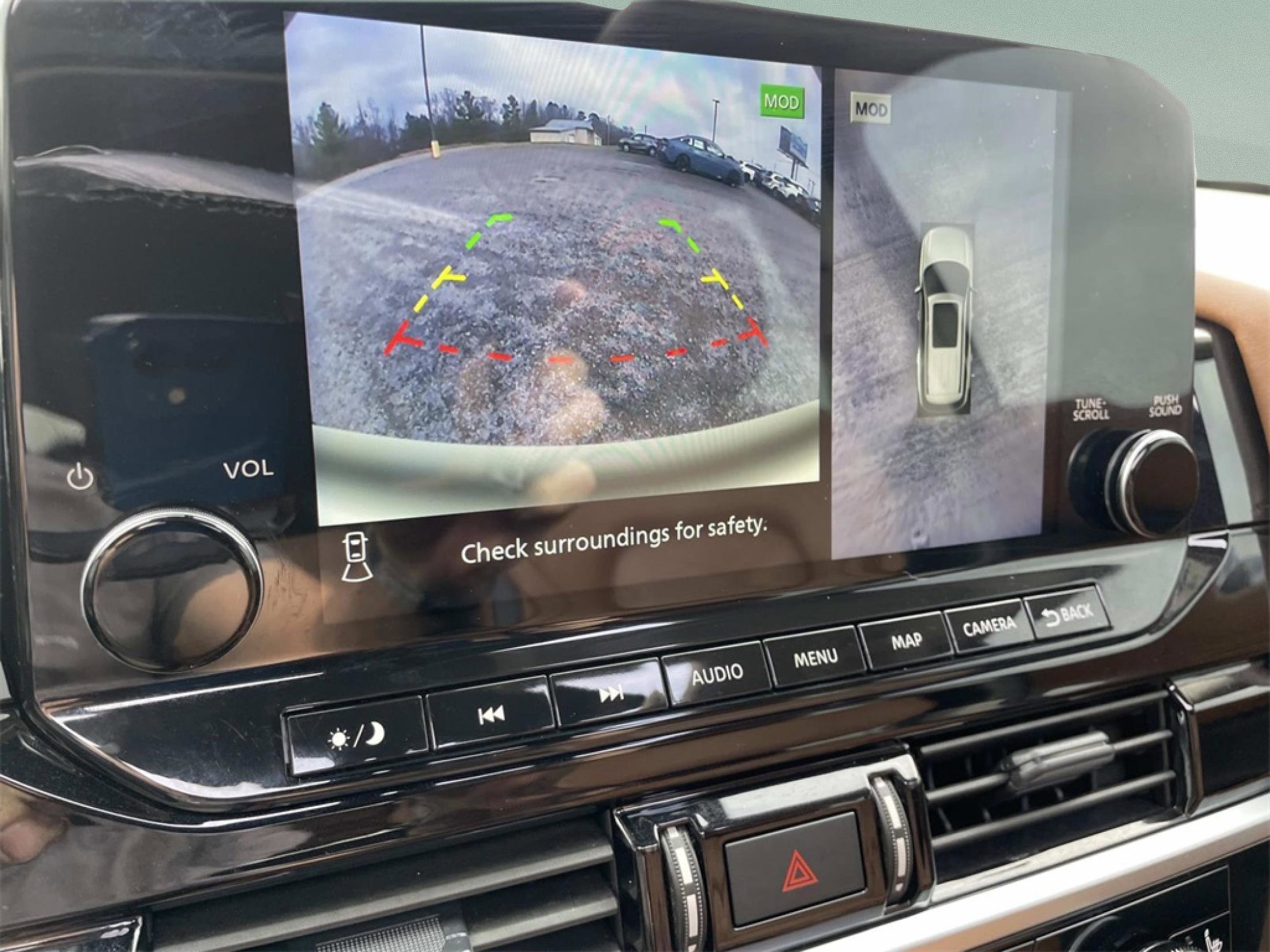 Used 2024 Nissan Pathfinder Platinum w/ Cargo Package image 30