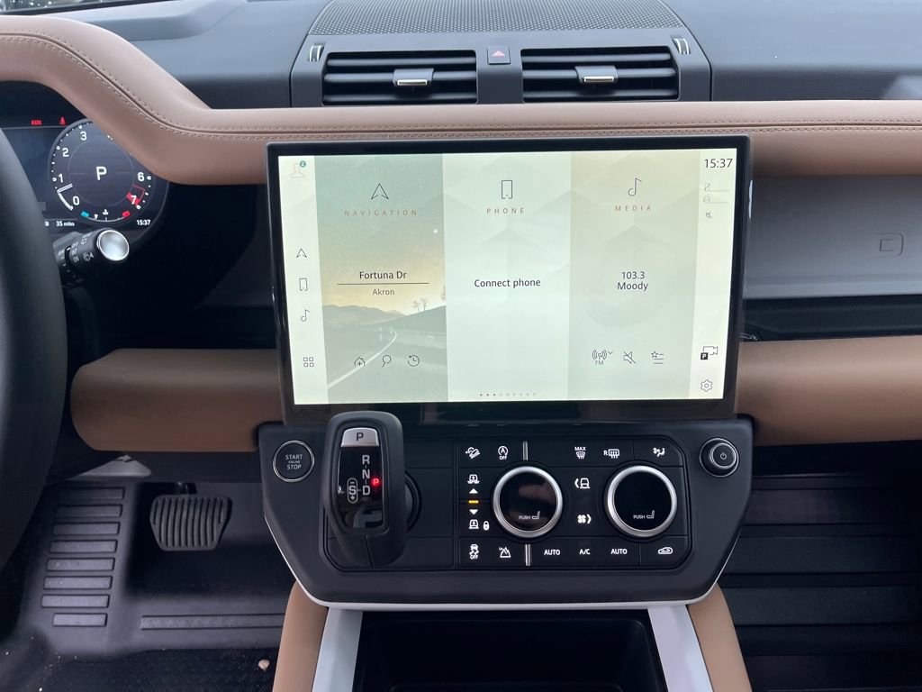 New 2026 Land Rover Defender 130 X-Dynamic SE image 15