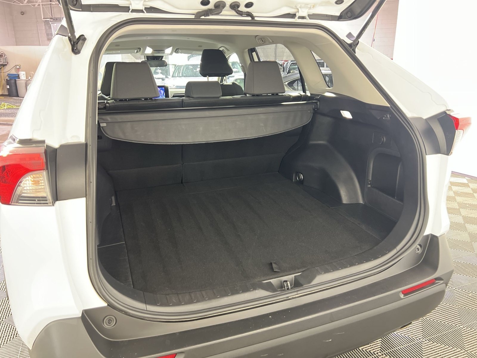 Used 2025 Toyota RAV4 XLE AWD/4WD image 26