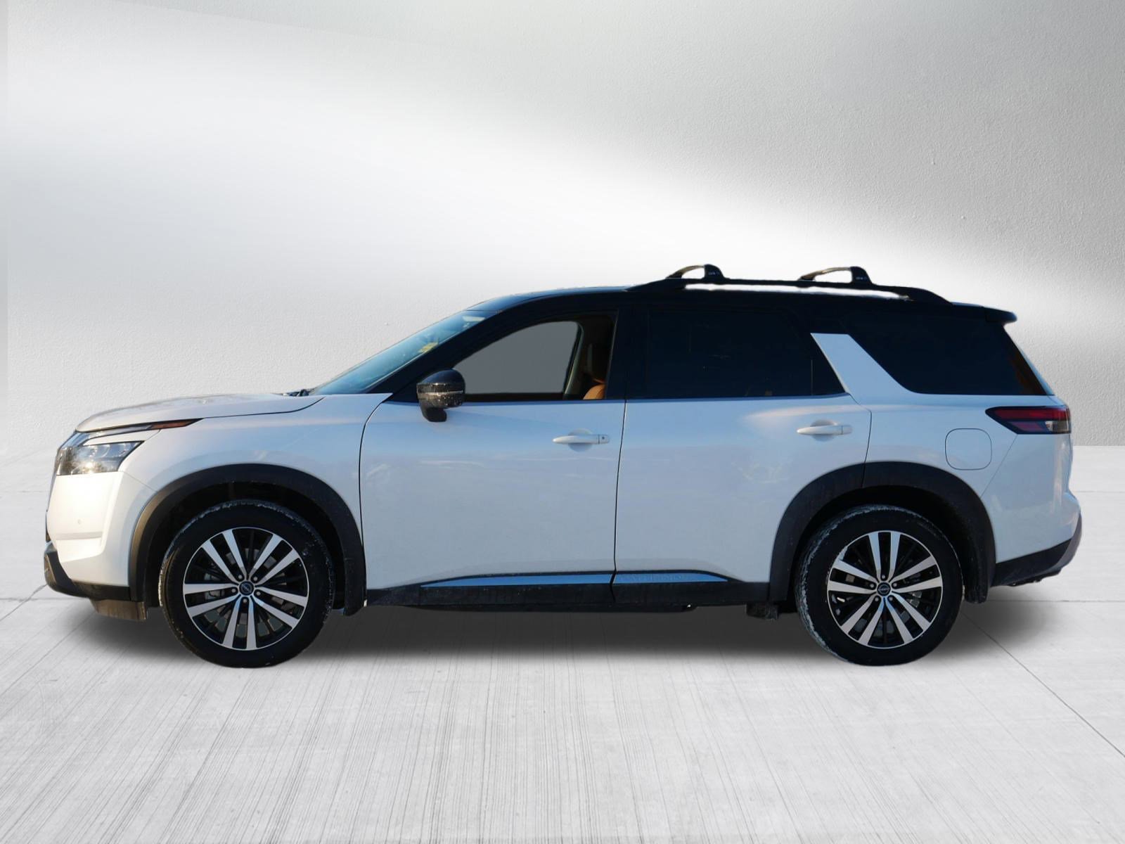 Certified 2025 Nissan Pathfinder Platinum image 4