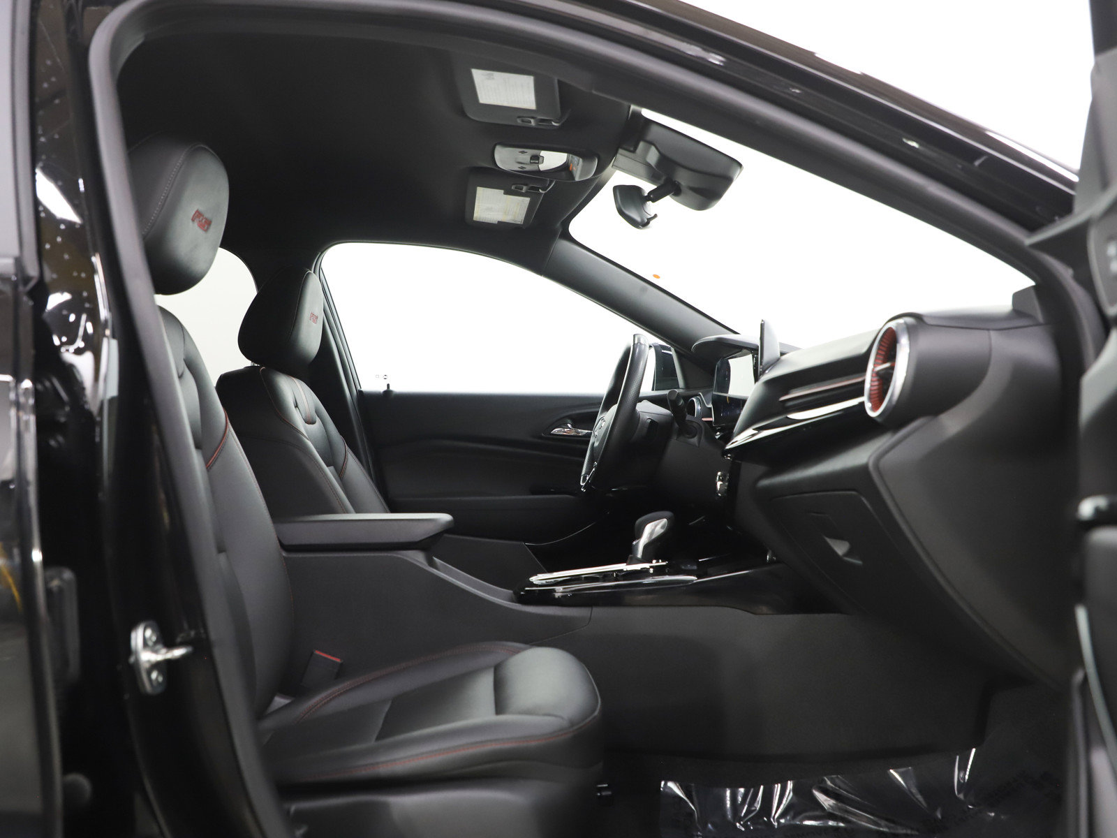 Used 2024 Chevrolet Trax RS FWD image 12