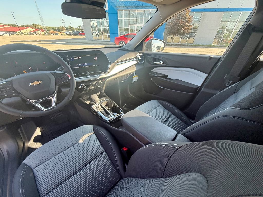 New 2025 Chevrolet Trax LT w/ Driver Confidence Package image 13