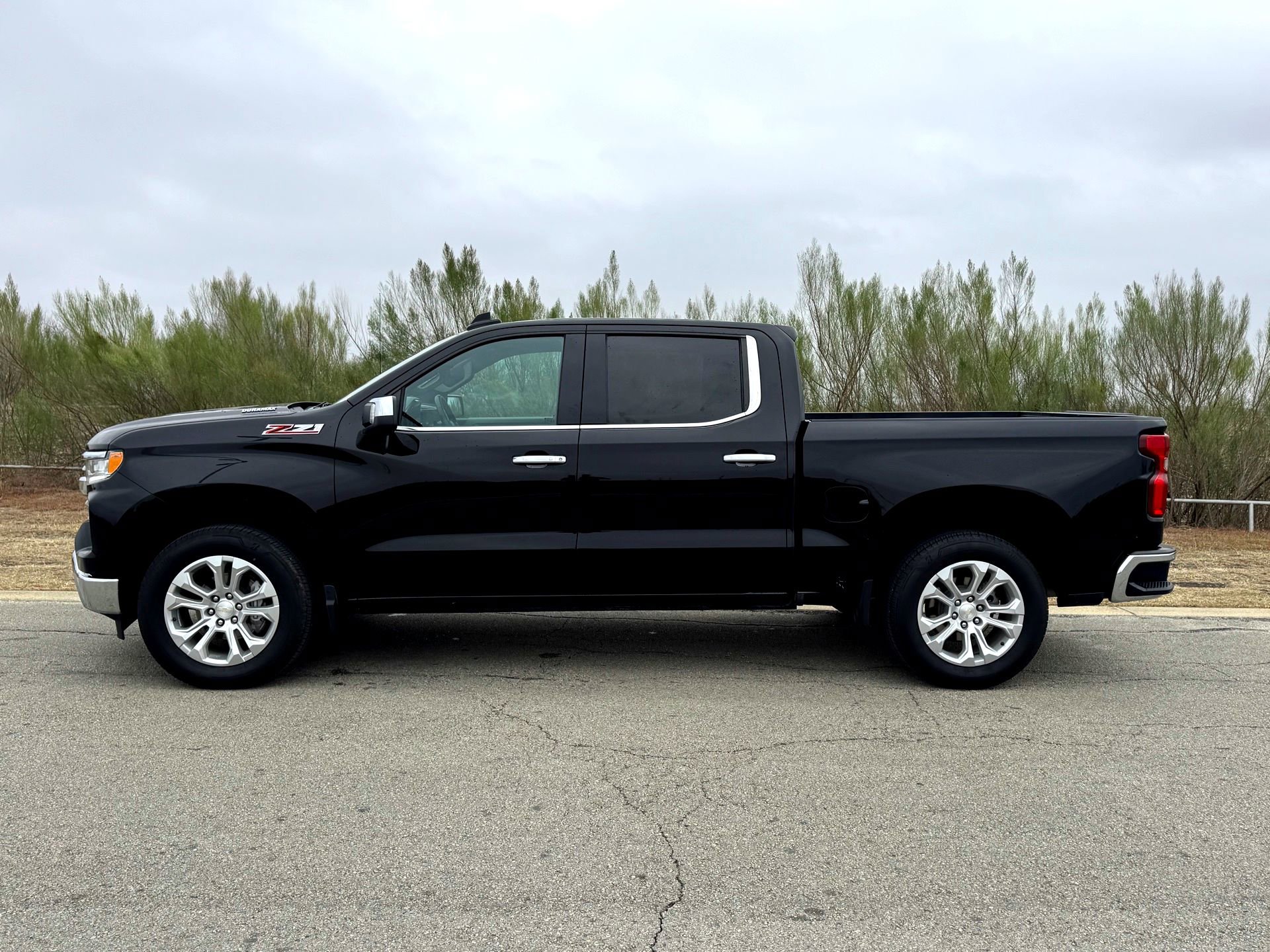 Used 2024 Chevrolet Silverado 1500 LTZ w/ Z71 Off-Road Package image 10