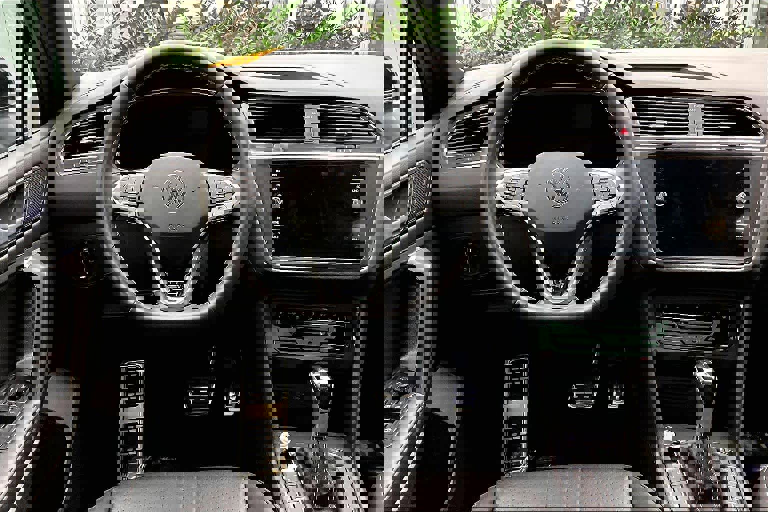 Used 2023 Volkswagen Tiguan SE R-Line image 5