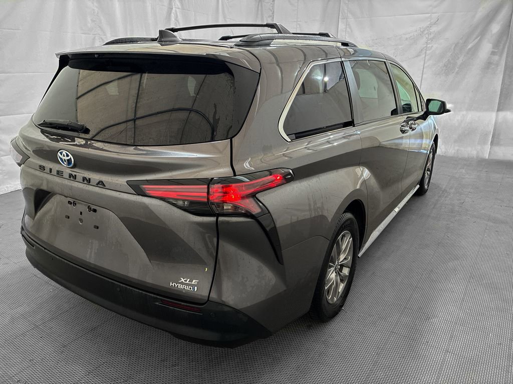 Used 2022 Toyota Sienna XLE w/ XLE Plus Package FWD image 7