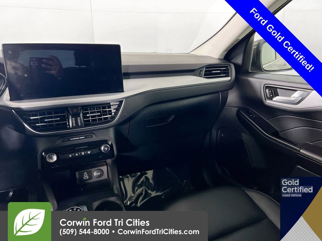 Certified 2025 Ford Escape Platinum AWD/4WD image 27