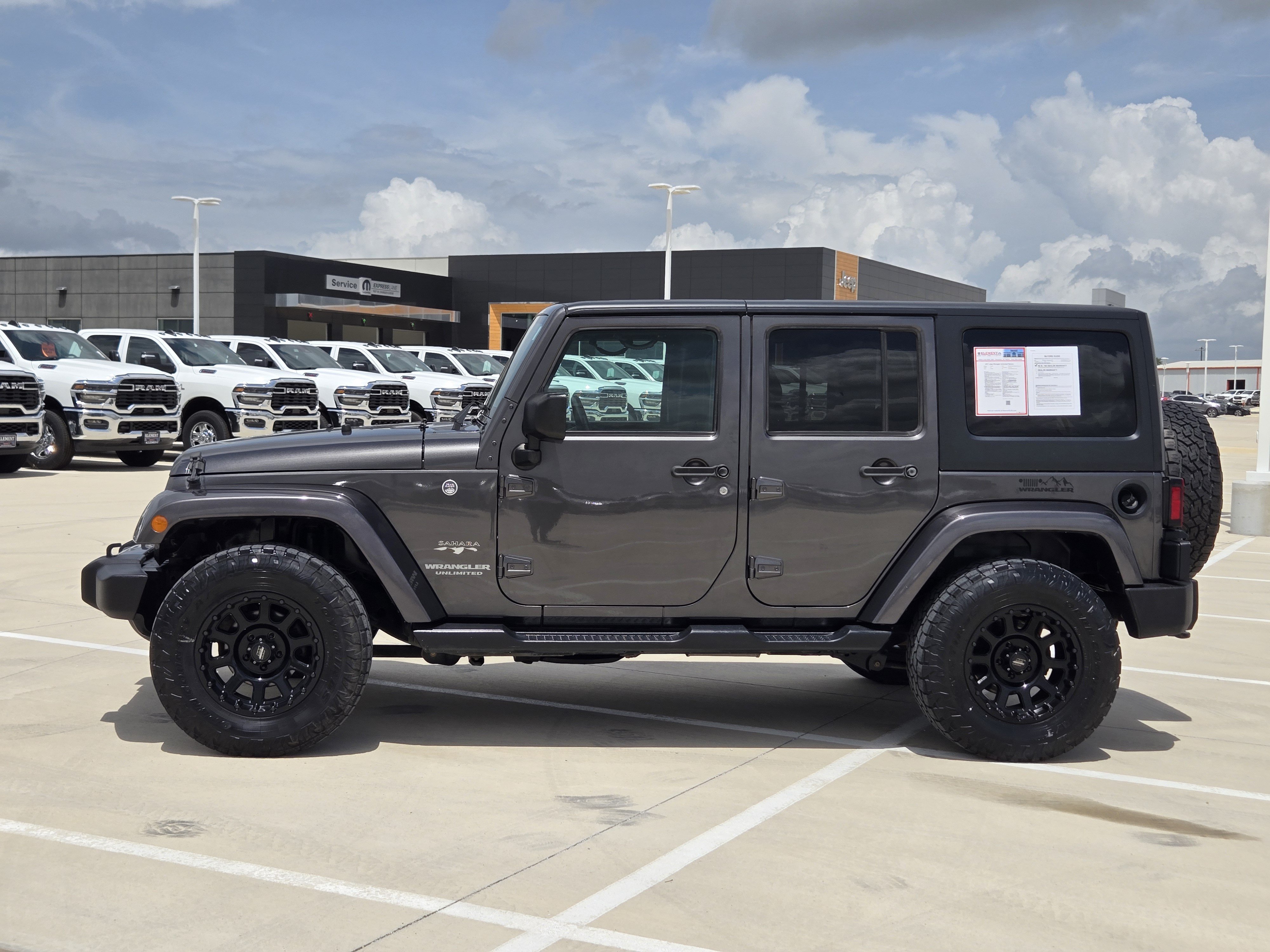Used 2017 Jeep Wrangler Unlimited Sahara w/ Dual Top Group AWD/4WD image 5