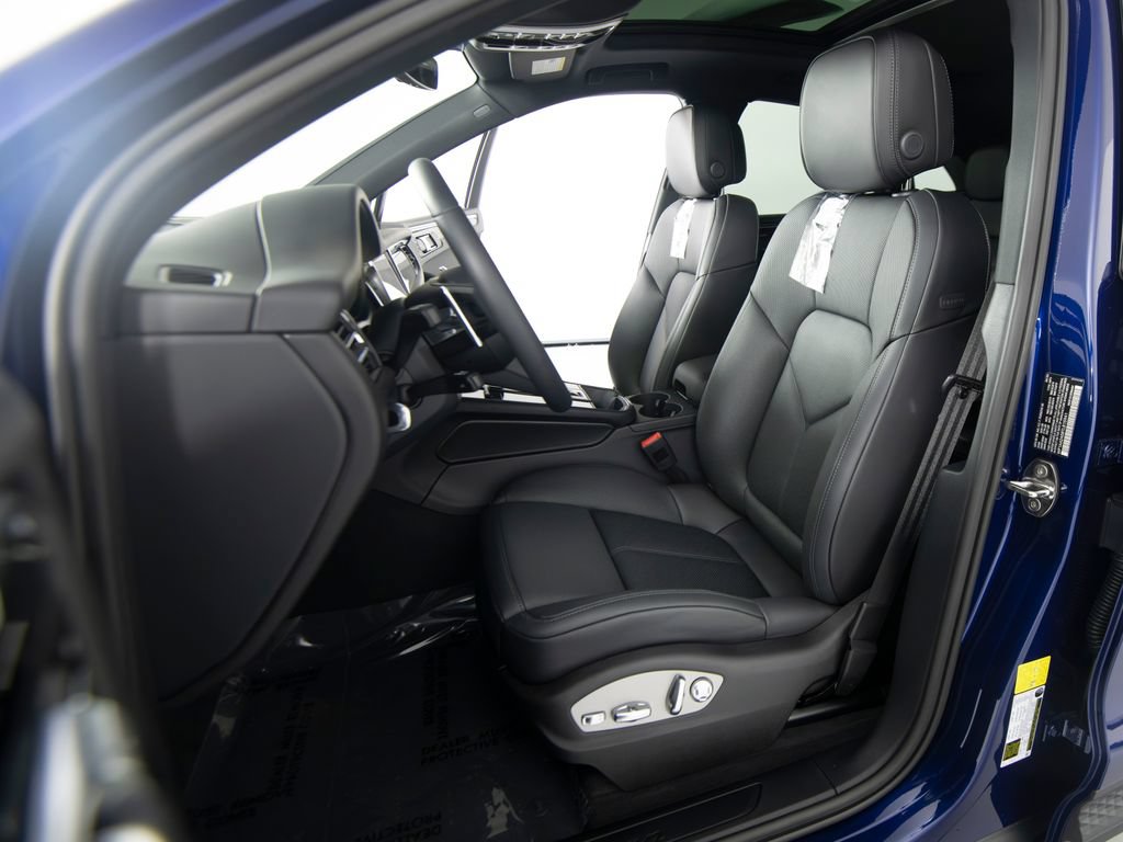 New 2026 Porsche Macan AWD/4WD image 5