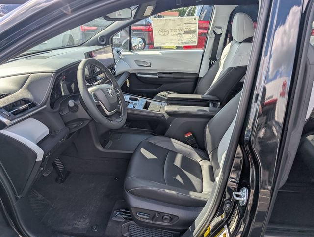 New 2026 Toyota Sienna XSE FWD image 12