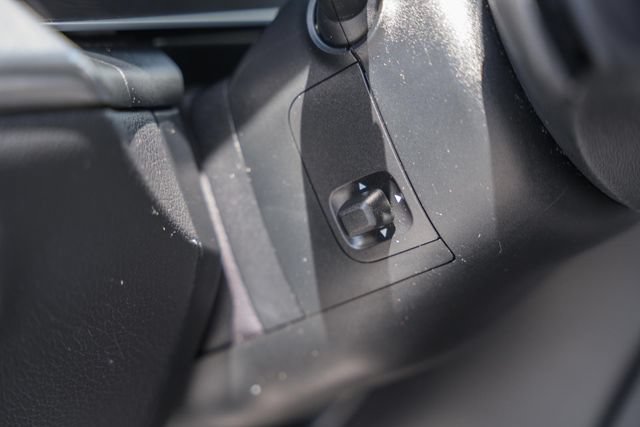 Used 2023 Mercedes-Benz GLC 300 4MATIC image 40