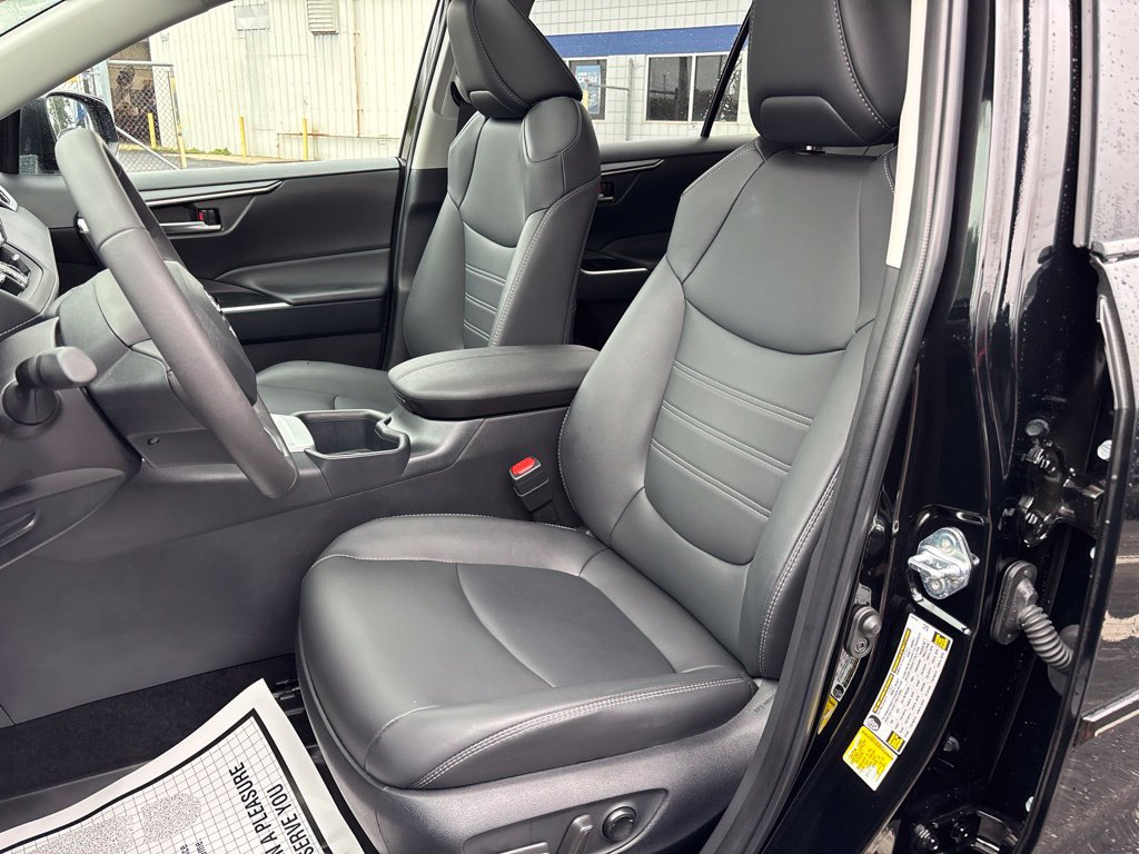 Used 2025 Toyota RAV4 XLE Premium AWD/4WD image 19