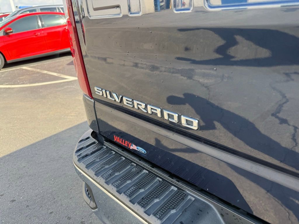 Used 2022 Chevrolet Silverado 1500 LT AWD/4WD image 39