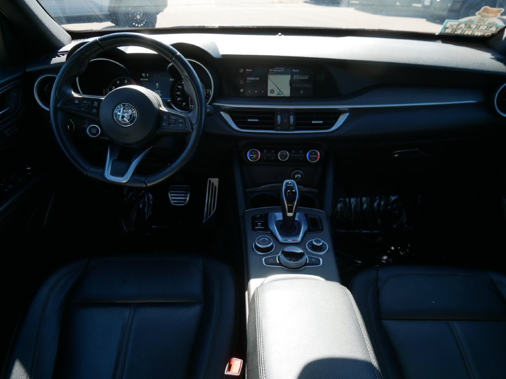 Used 2023 Alfa Romeo Stelvio Ti AWD/4WD image 16